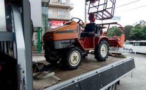 クボタの農耕機（トラクター）ASTE A-30にタイロンのタイヤを装着しました[(F)4.00-12 4PR　(R)7-14 PR]